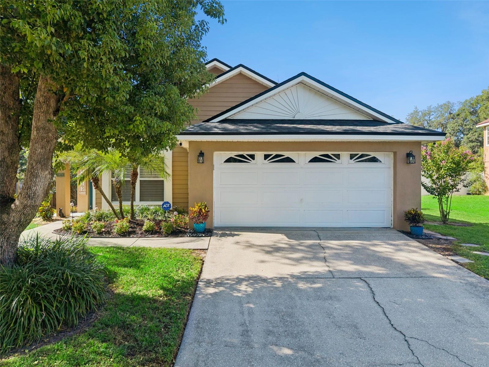 1038 ROYAL OAKS DR