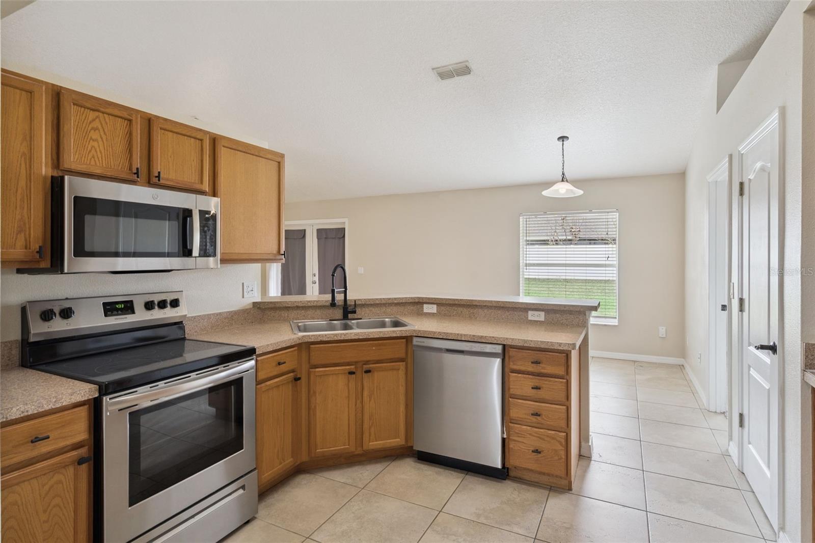 11434 Patrico Loop Property Photo 6