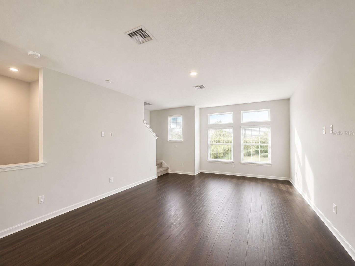 12850 Gabor Ave Property Photo 5