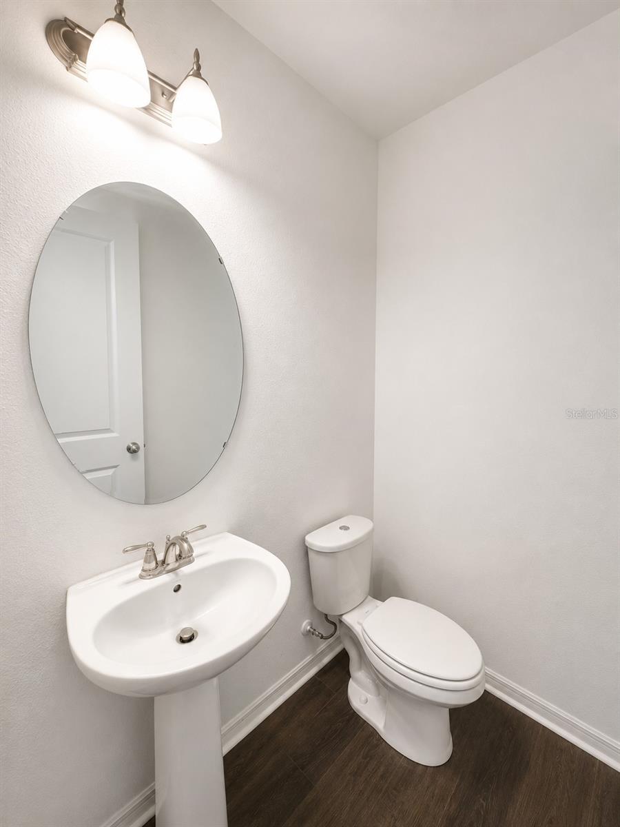 12850 Gabor Ave Property Photo 6