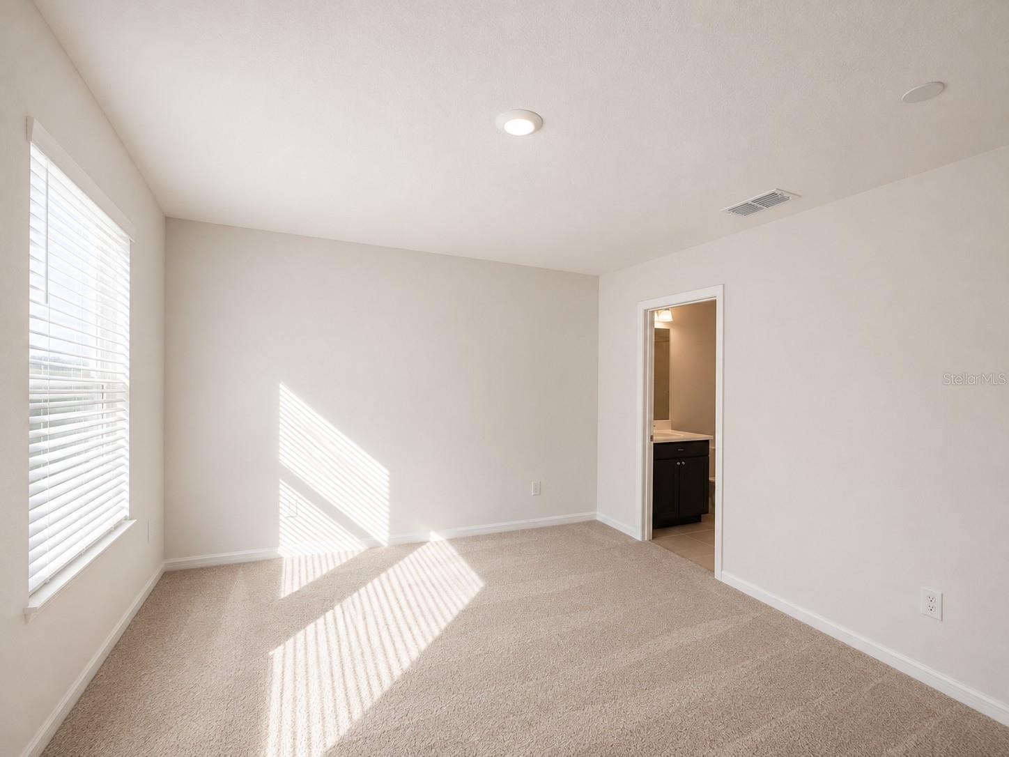 12850 Gabor Ave Property Photo 11