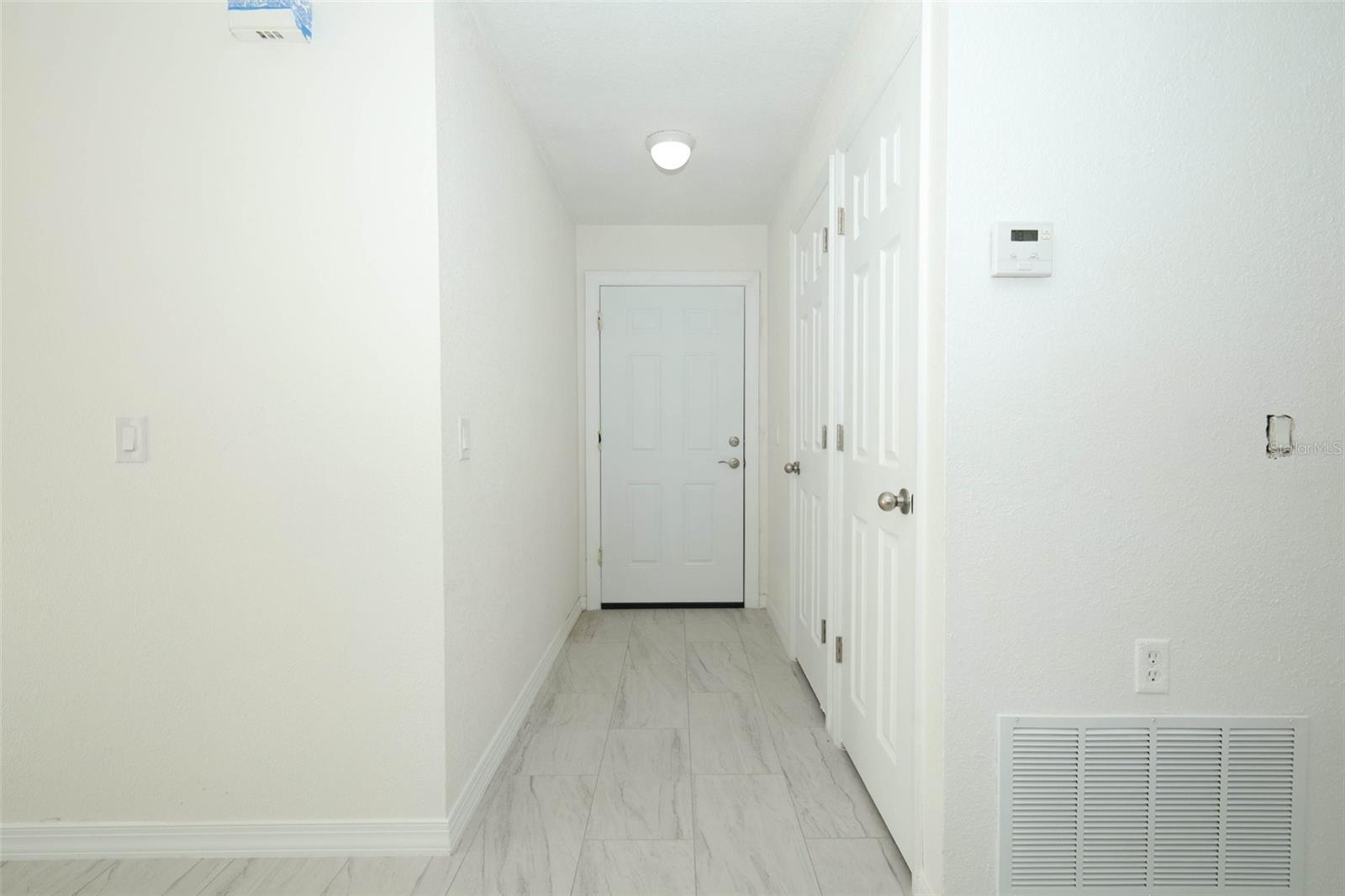 6950 Edgefield Ln Property Photo 3