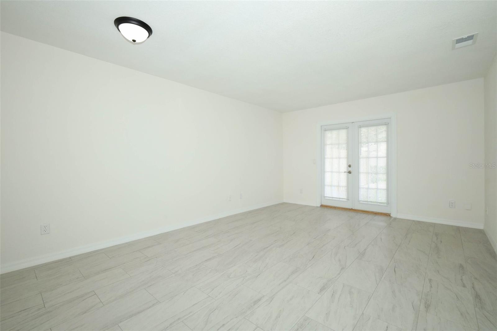6950 Edgefield Ln Property Photo 5