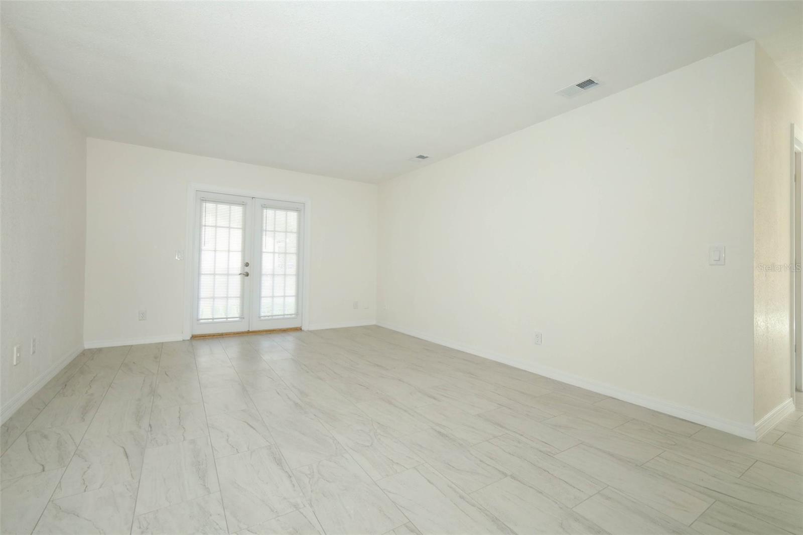 6950 Edgefield Ln Property Photo 6