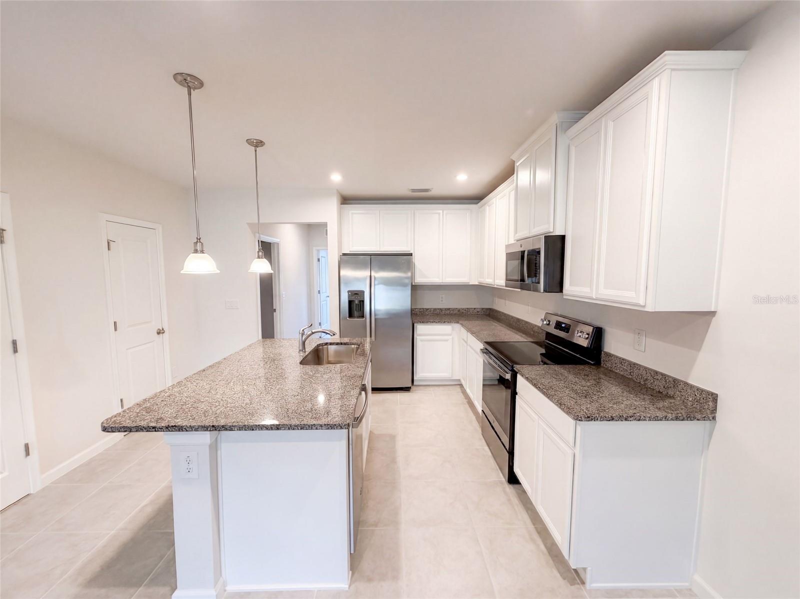 17917 Turning Leaf Cir Property Photo 7