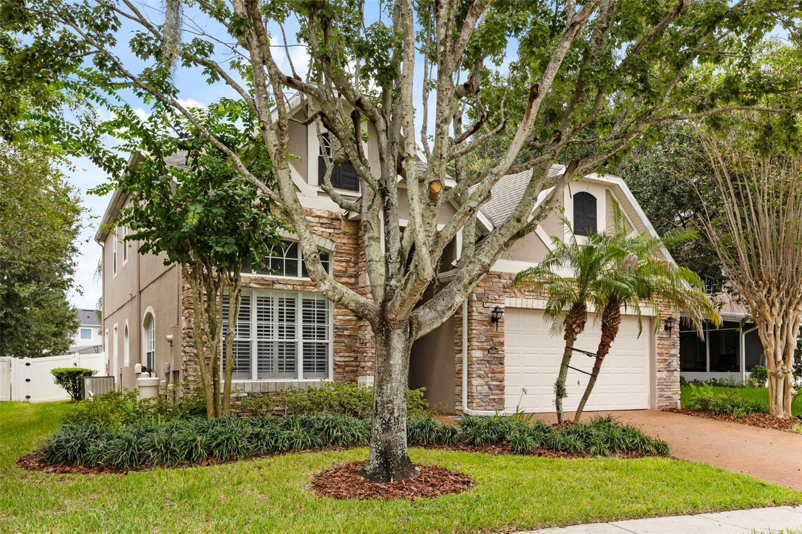 16002 Oak Spring Dr Property Photo 2