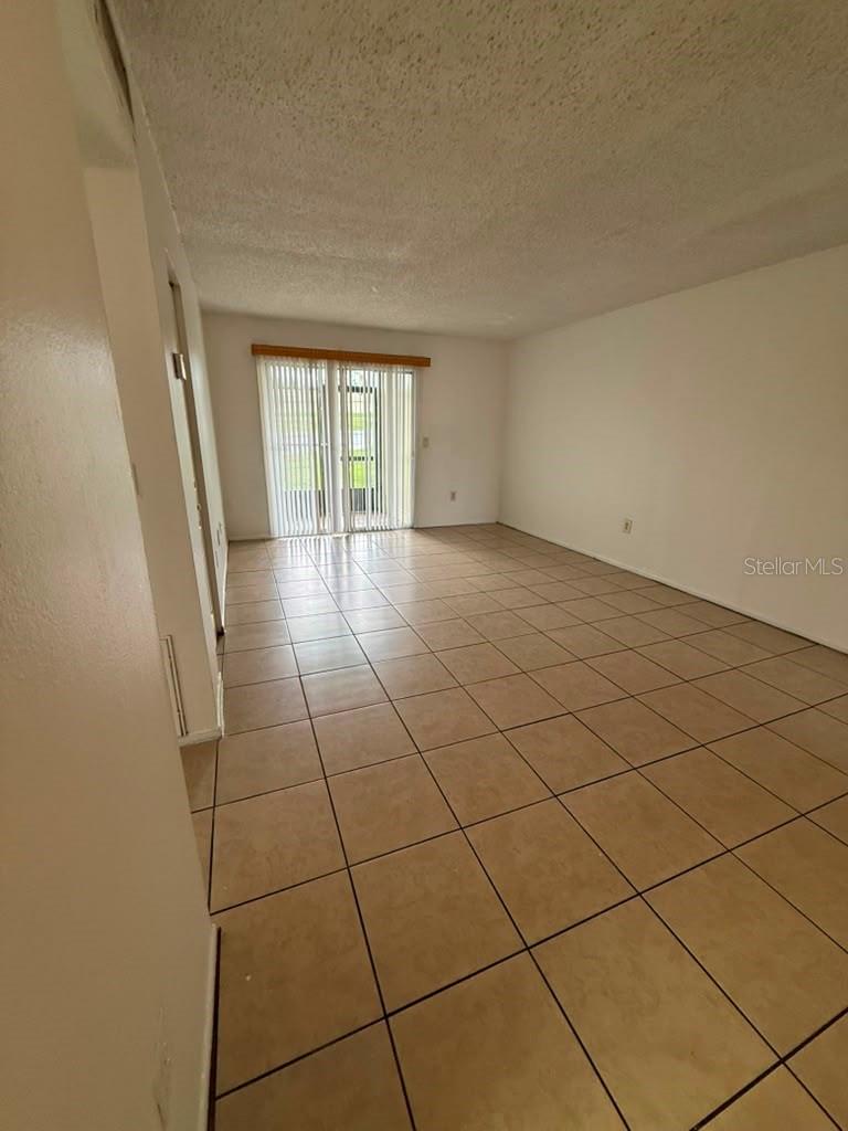 902 Lake Destiny Rd #b Property Photo 8