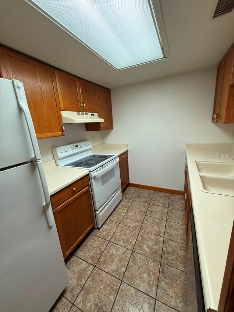 902 Lake Destiny Rd #b Property Photo 10