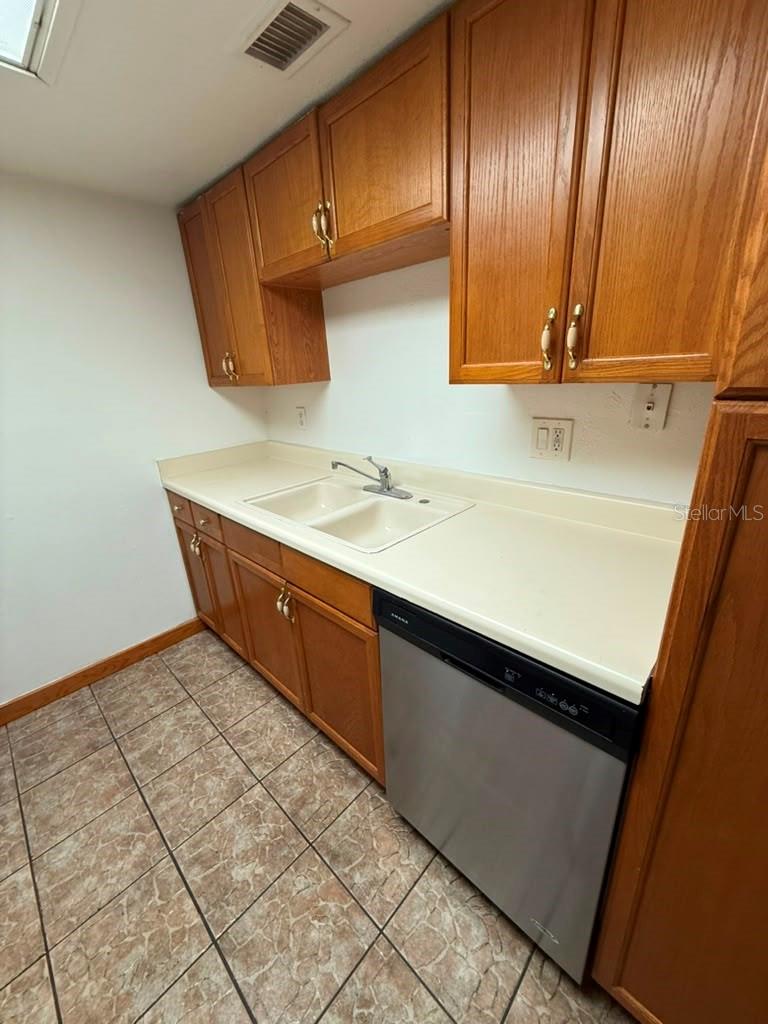 902 Lake Destiny Rd #b Property Photo 11