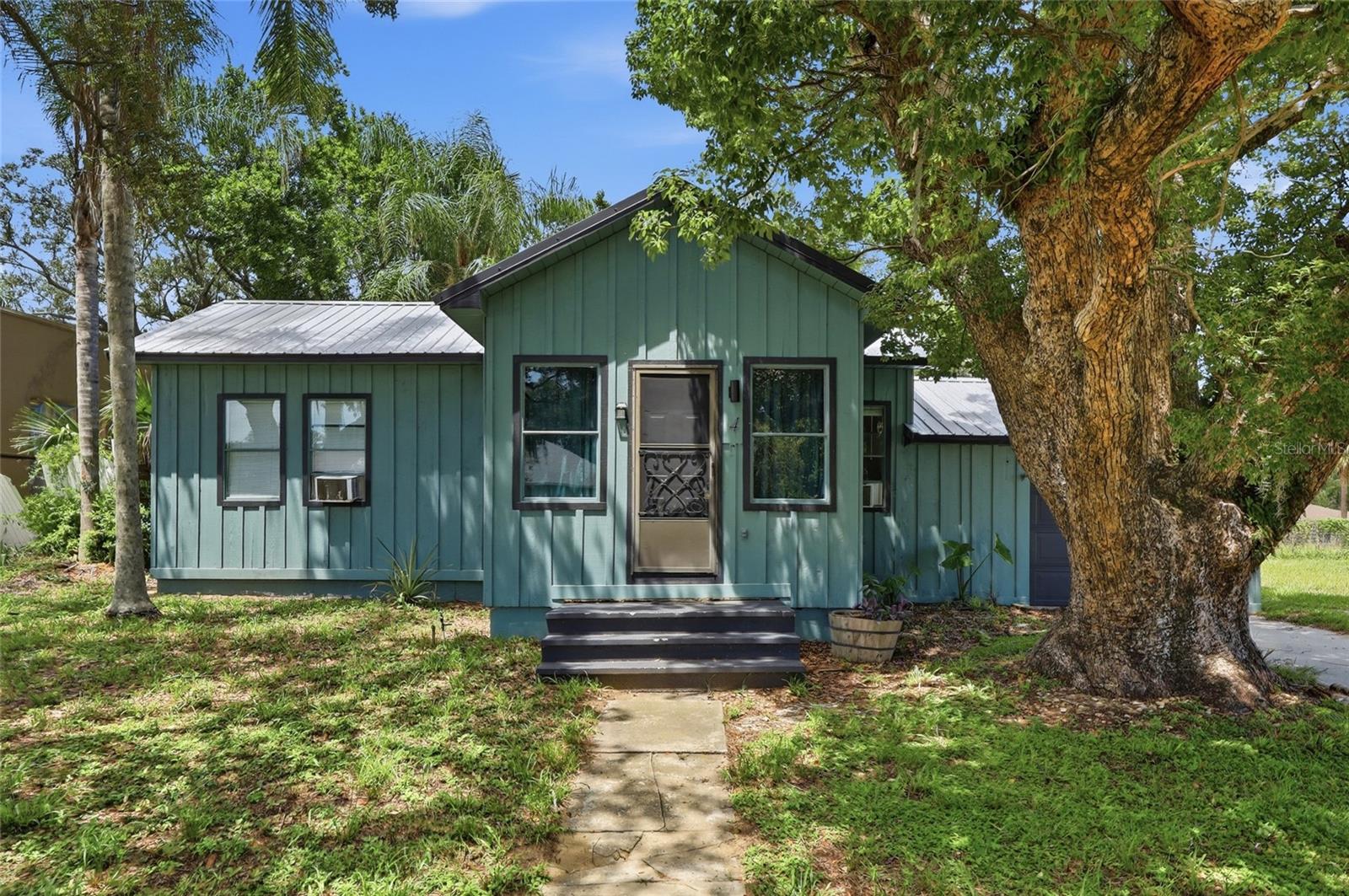 4 E BAY ST Property Photo 1