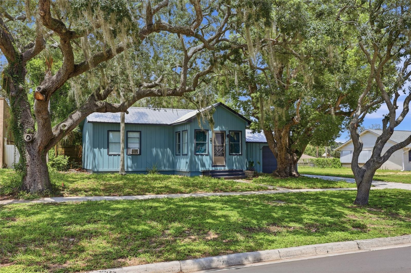 4 E Bay St Property Photo 2