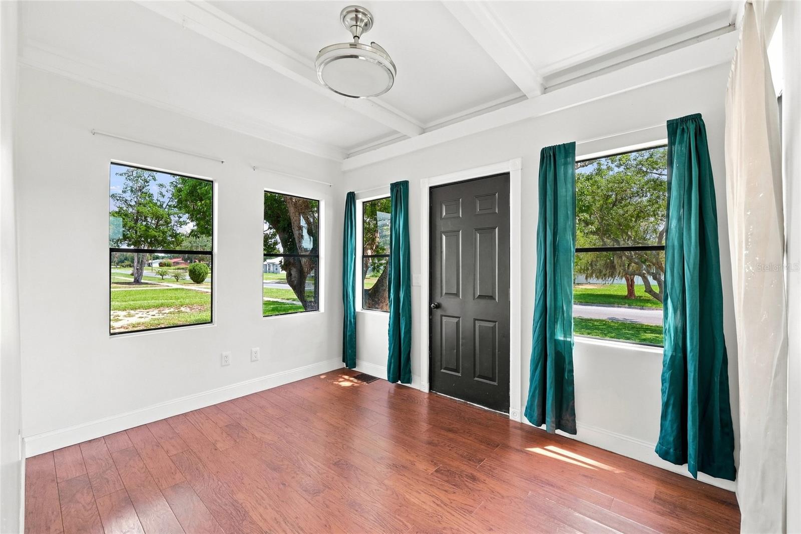 4 E Bay St Property Photo 3