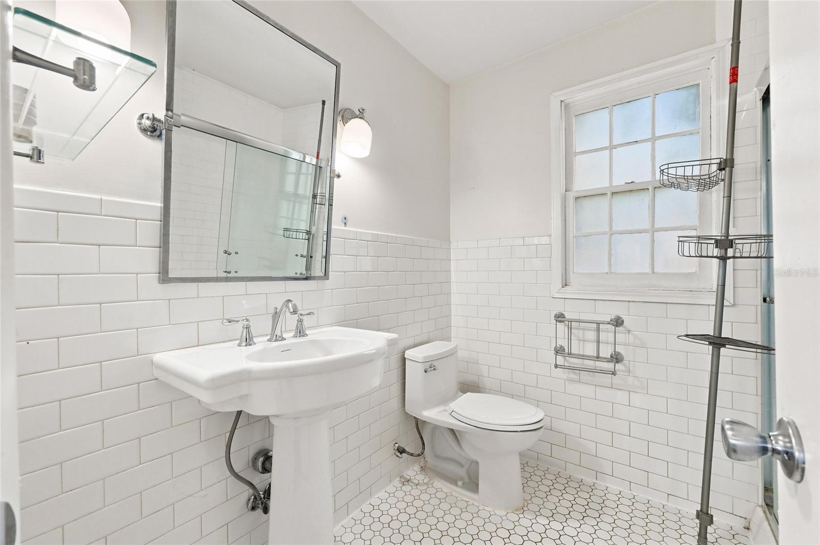 4 E Bay St Property Photo 7