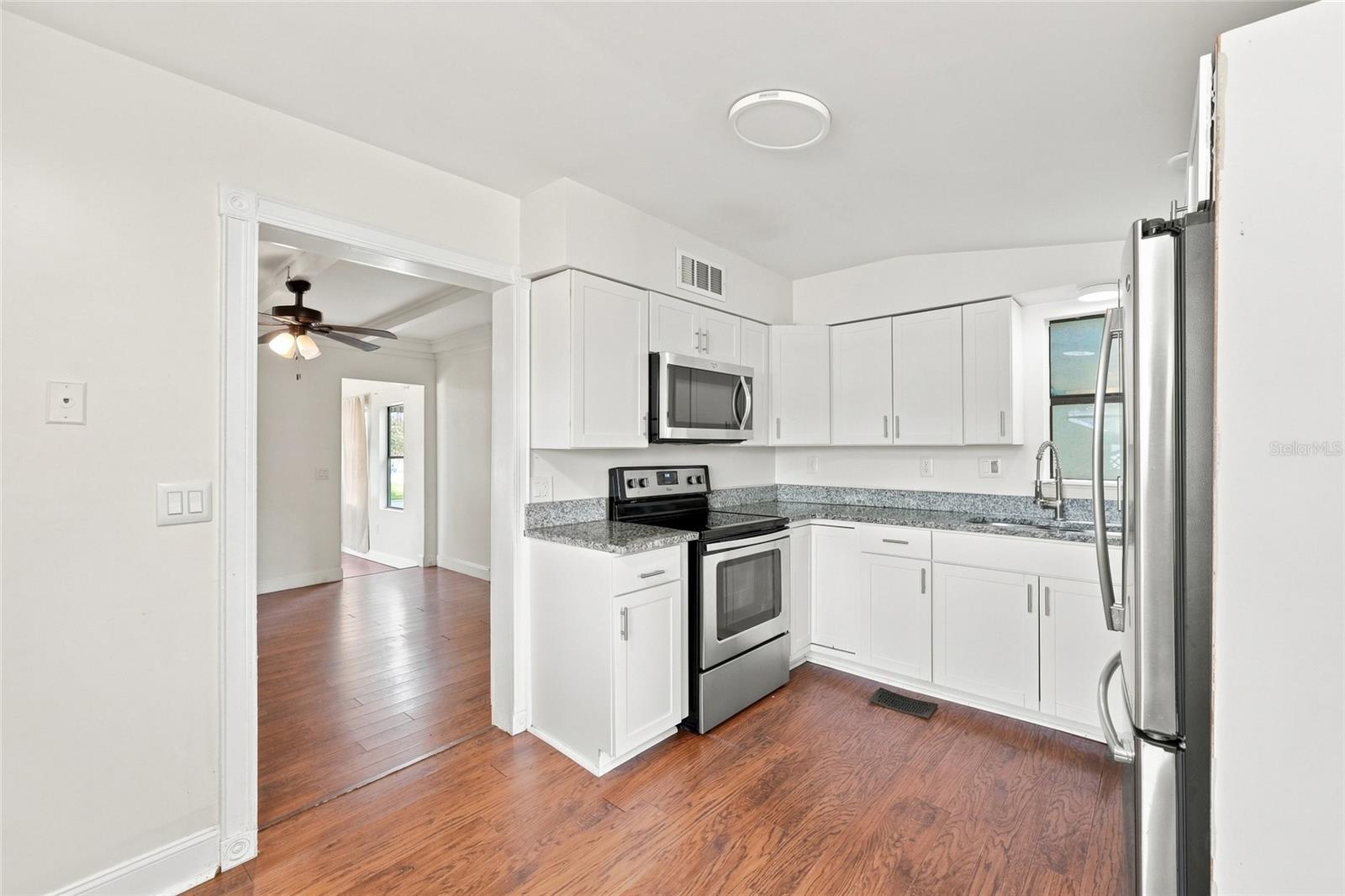 4 E Bay St Property Photo 9