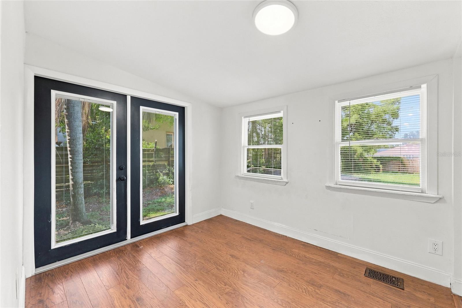 4 E Bay St Property Photo 10