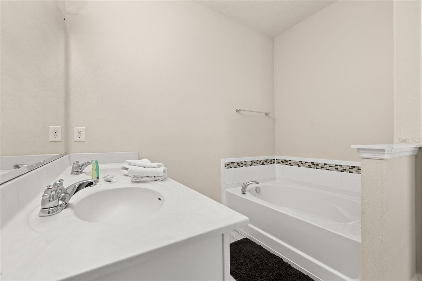 5373 Oakbourne Ave Property Photo 13