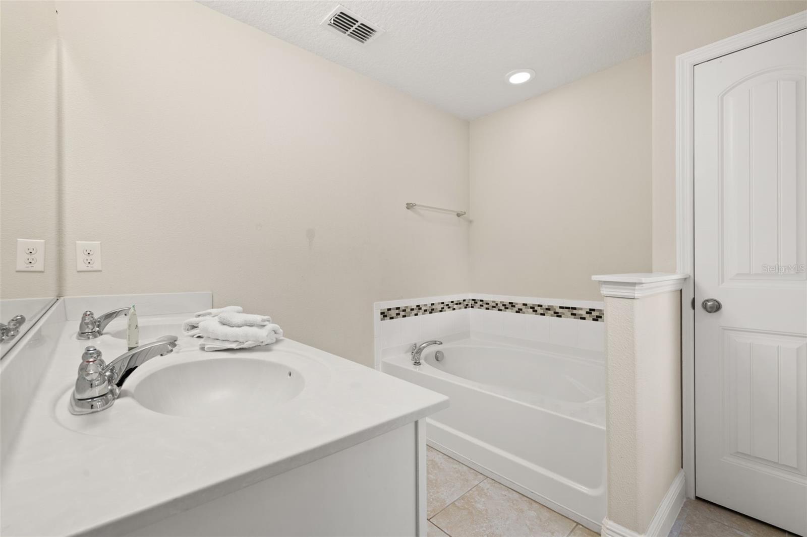 5373 Oakbourne Ave Property Photo 25