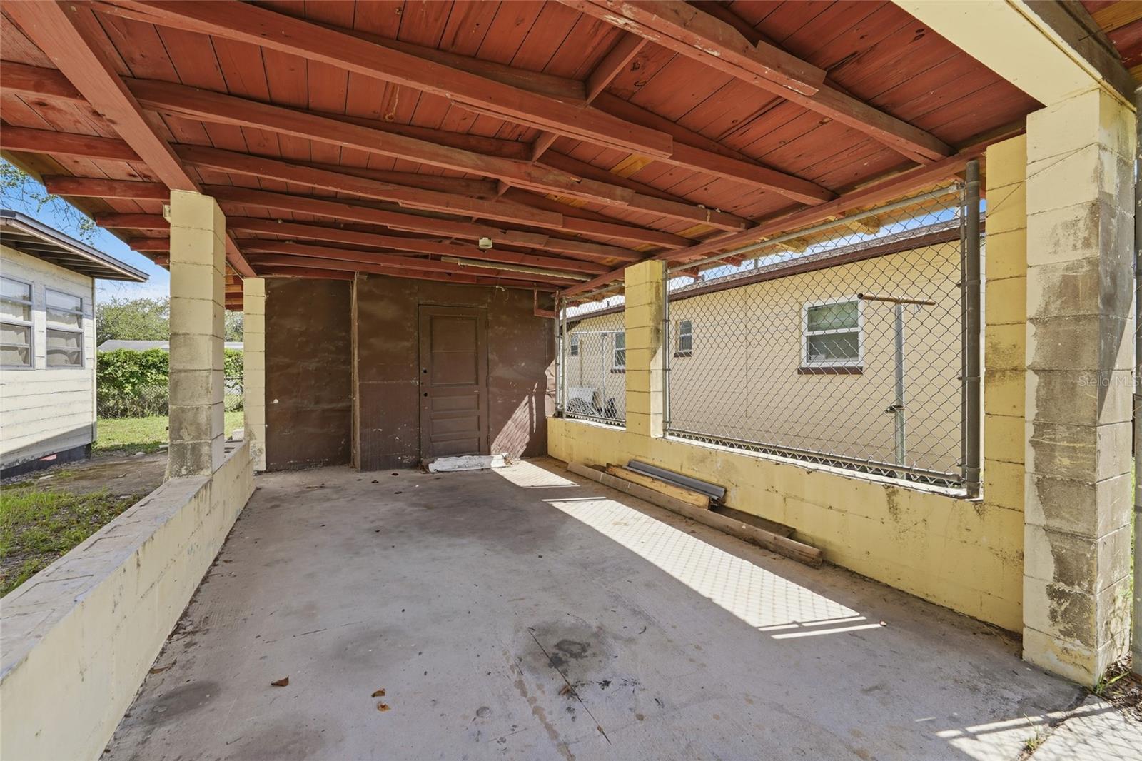 307 Lemon St Property Photo 3