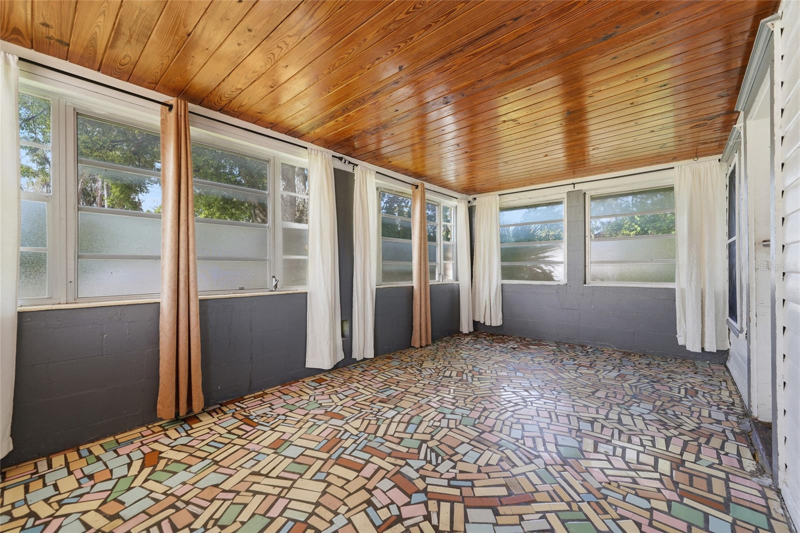 307 Lemon St Property Photo 5