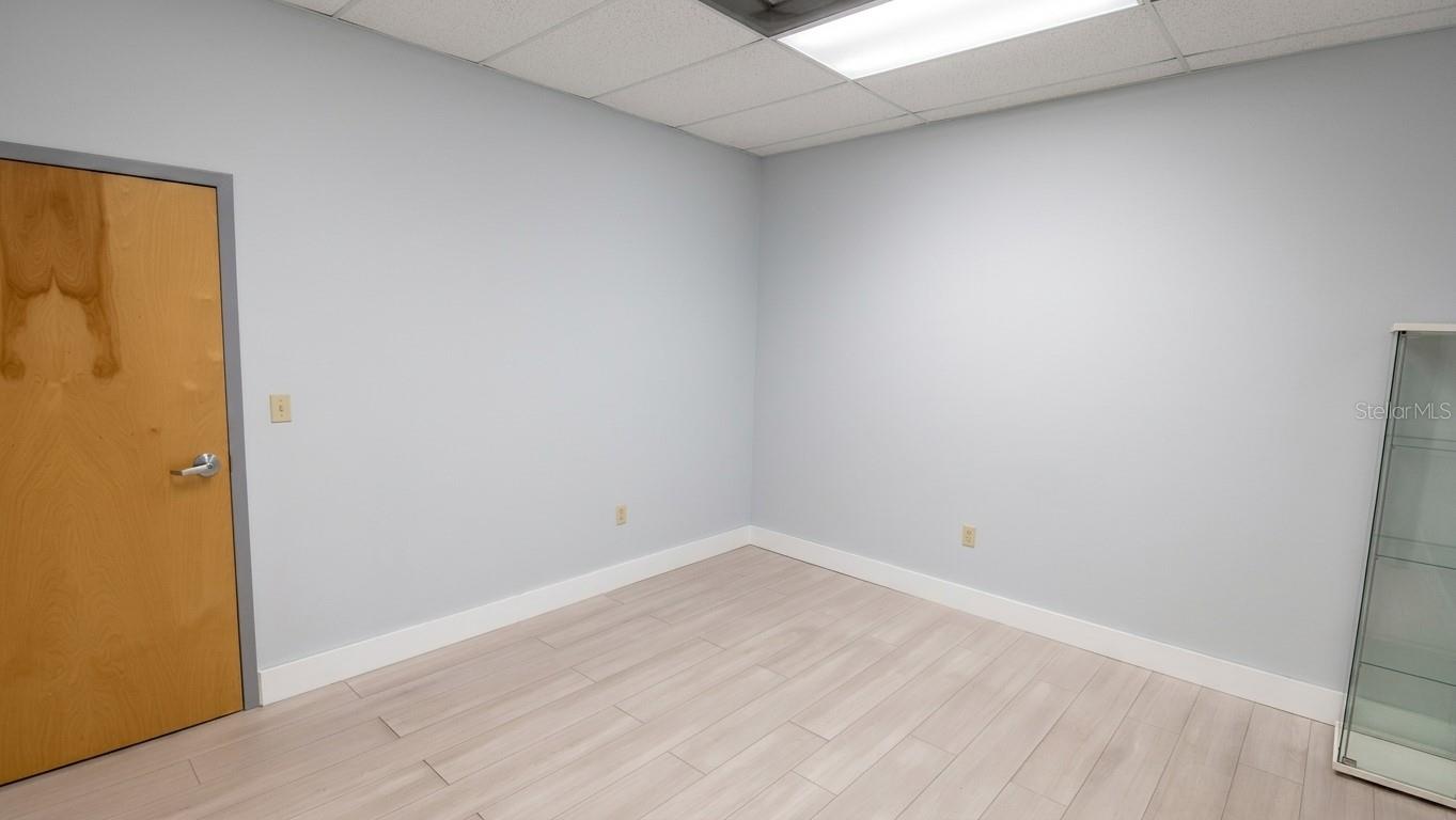 1542 Tropic Park Dr Property Photo 2