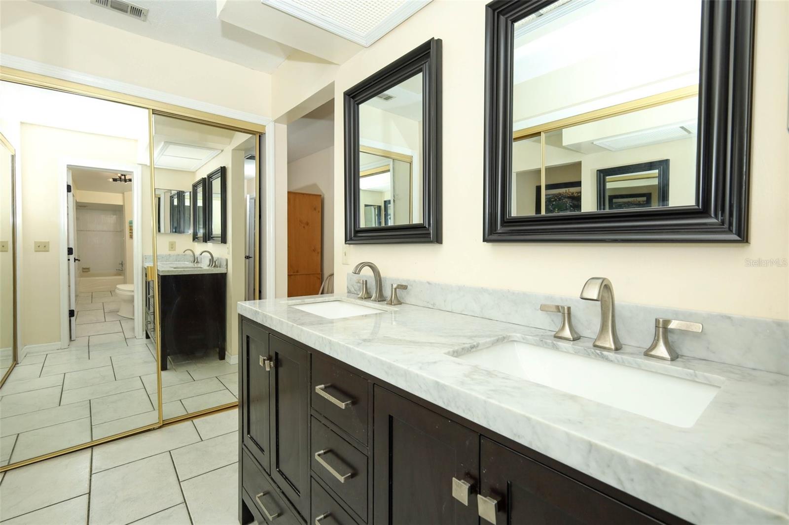 4661 N Saint Brides Cir Property Photo 39