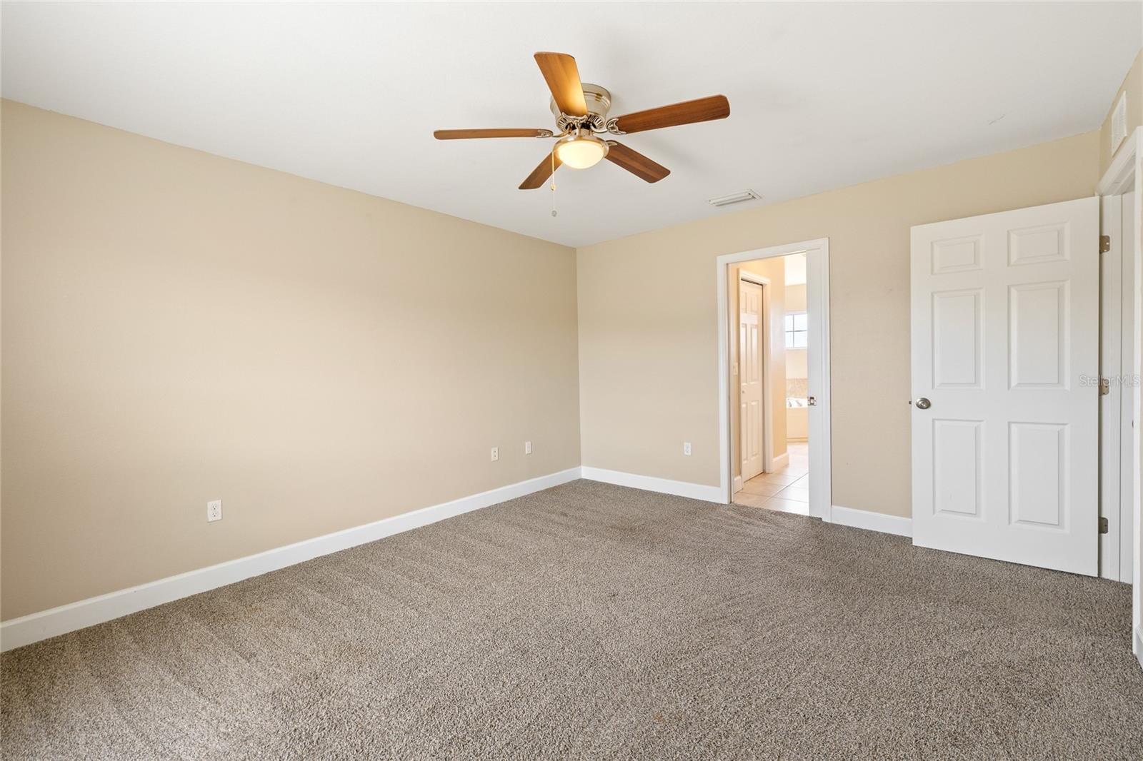 1469 Salisbury Dr Property Photo 15