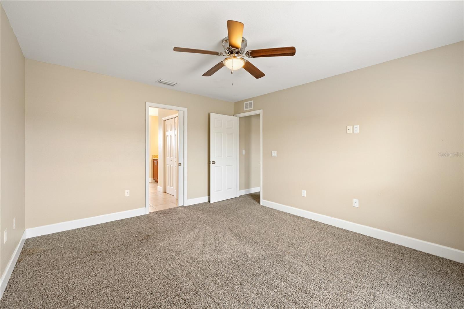 1469 Salisbury Dr Property Photo 16