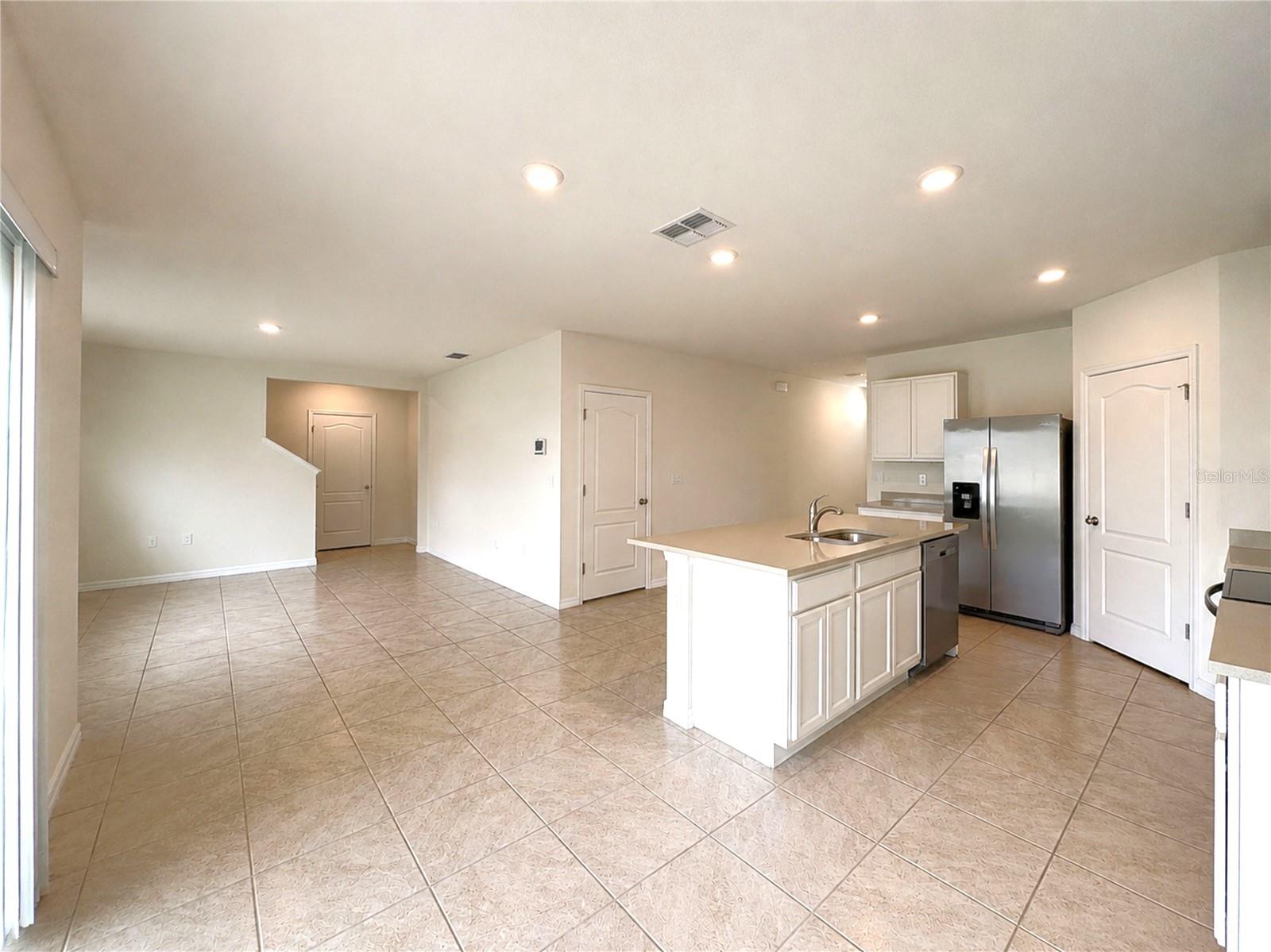 869 Ambleside Dr Property Photo 7