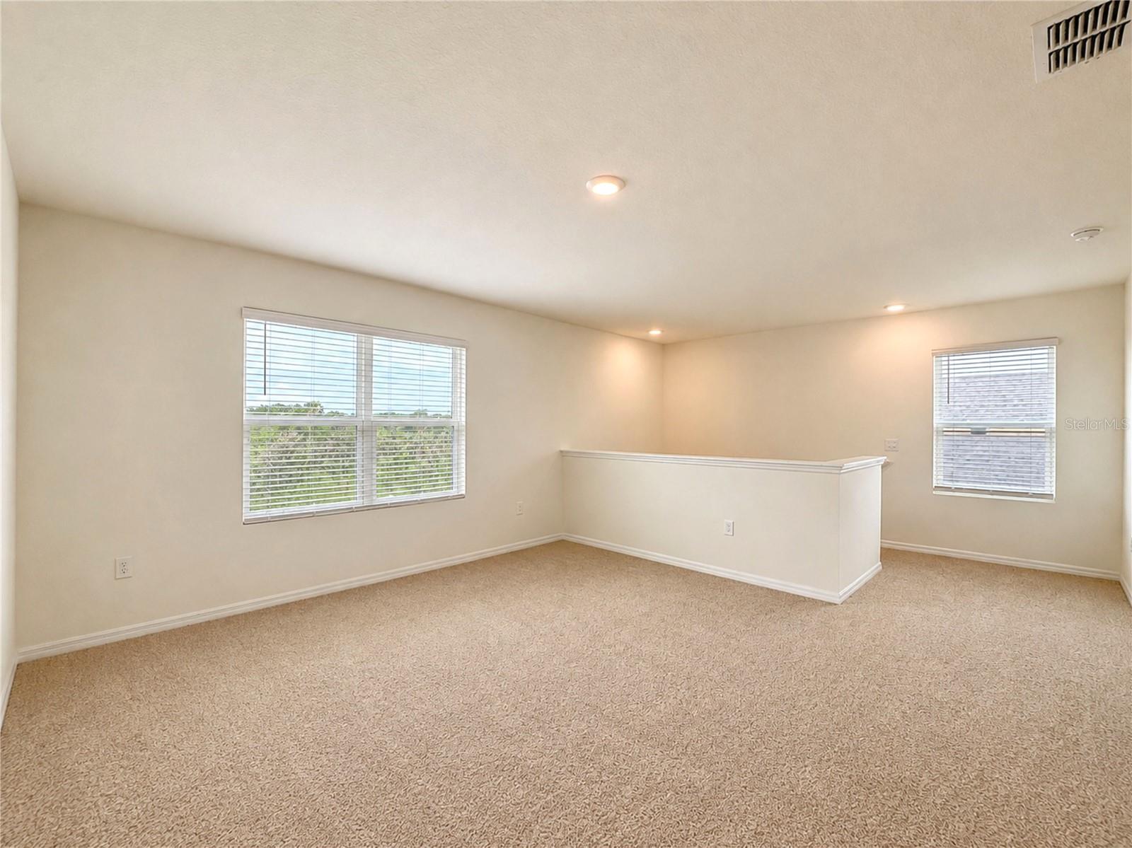 869 Ambleside Dr Property Photo 8