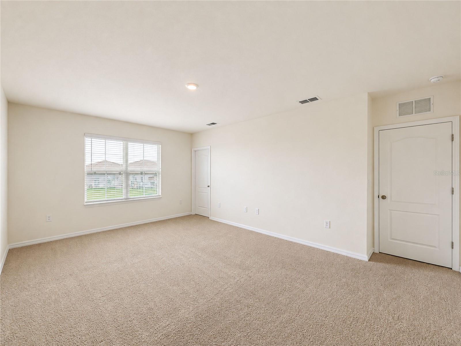 869 Ambleside Dr Property Photo 9
