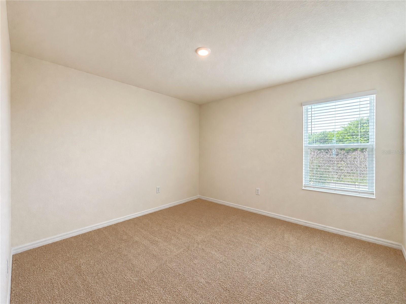 869 Ambleside Dr Property Photo 10
