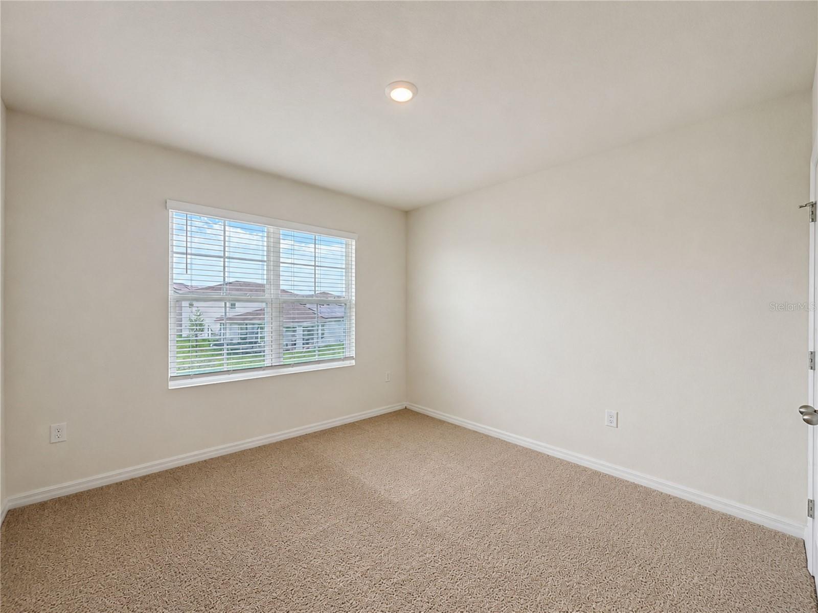869 Ambleside Dr Property Photo 11