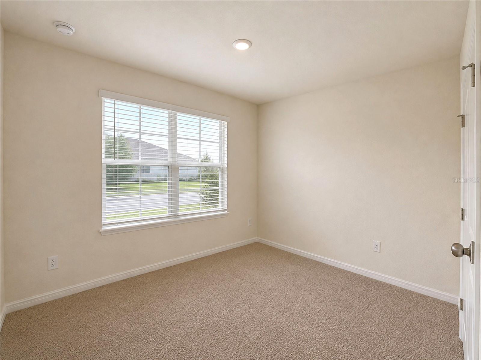 869 Ambleside Dr Property Photo 12