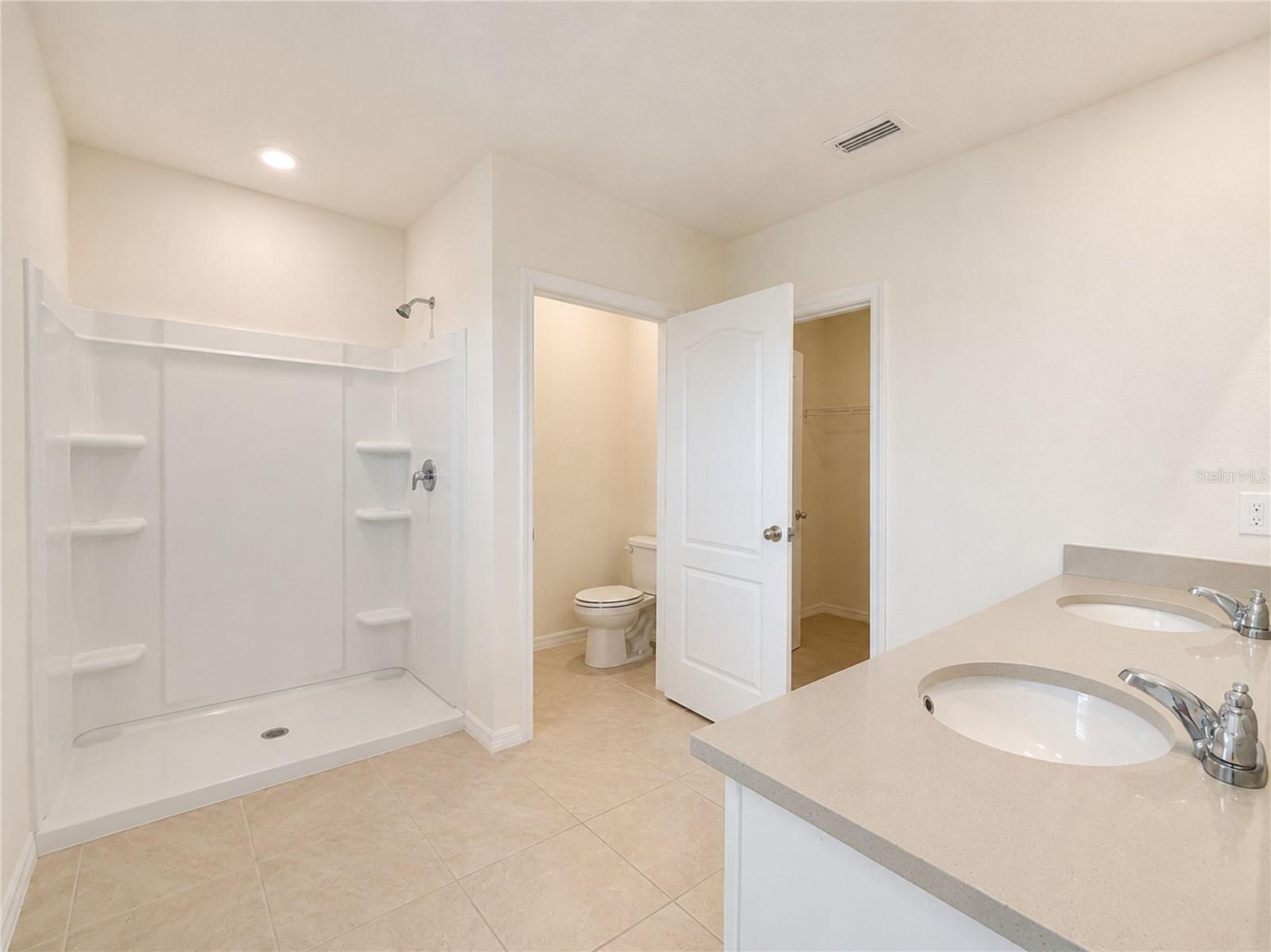 869 Ambleside Dr Property Photo 13