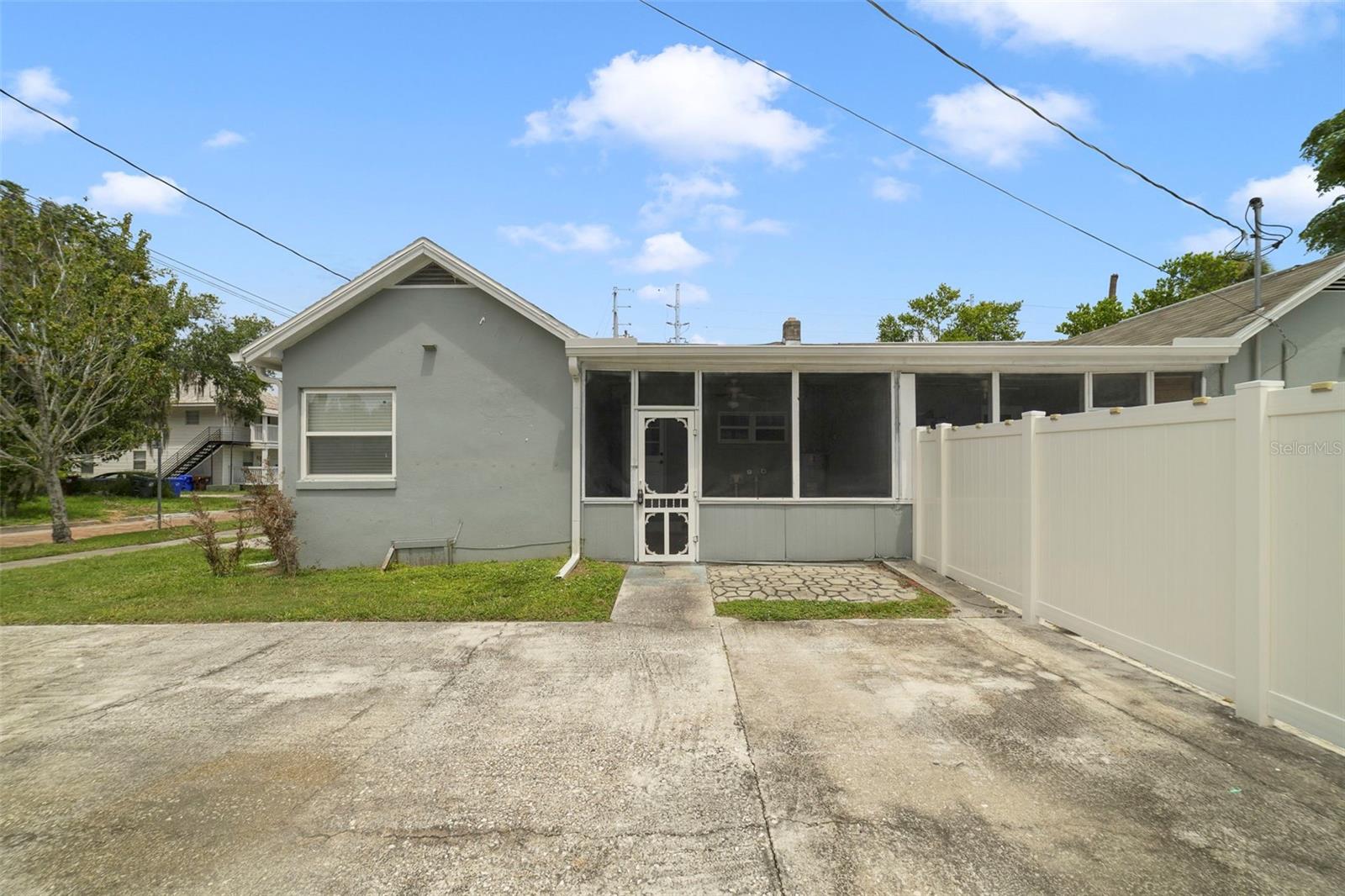 524 & 526 Sumner St Property Photo 15