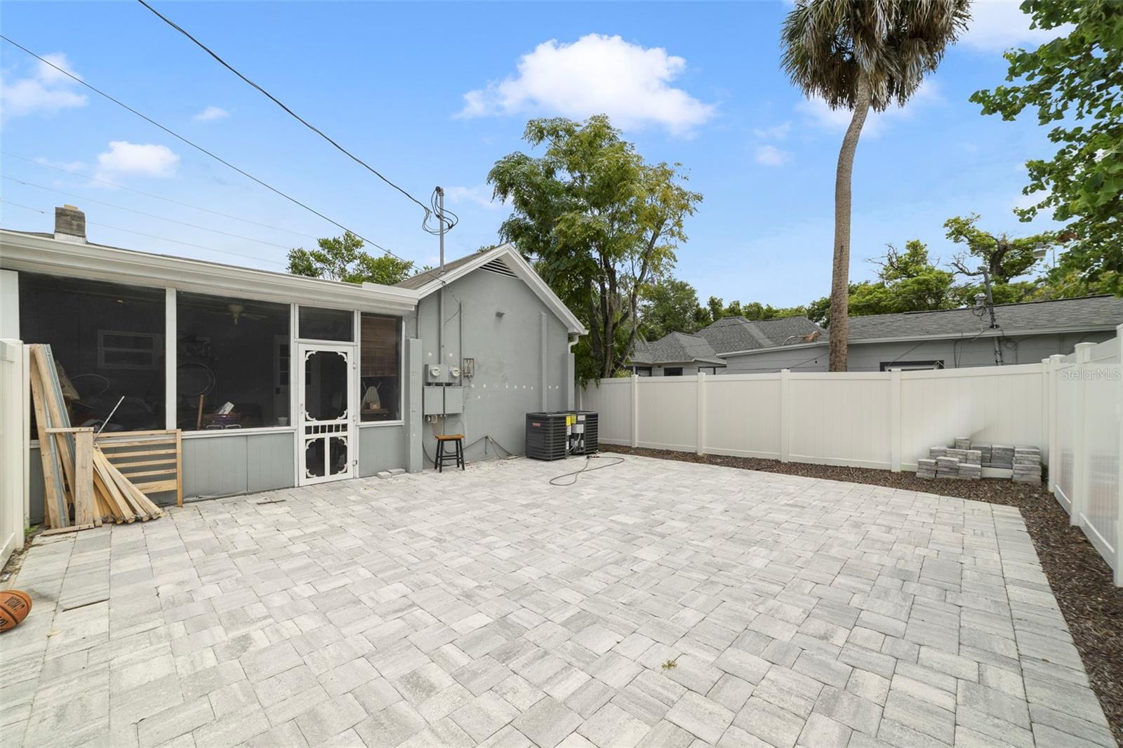 524 & 526 Sumner St Property Photo 21