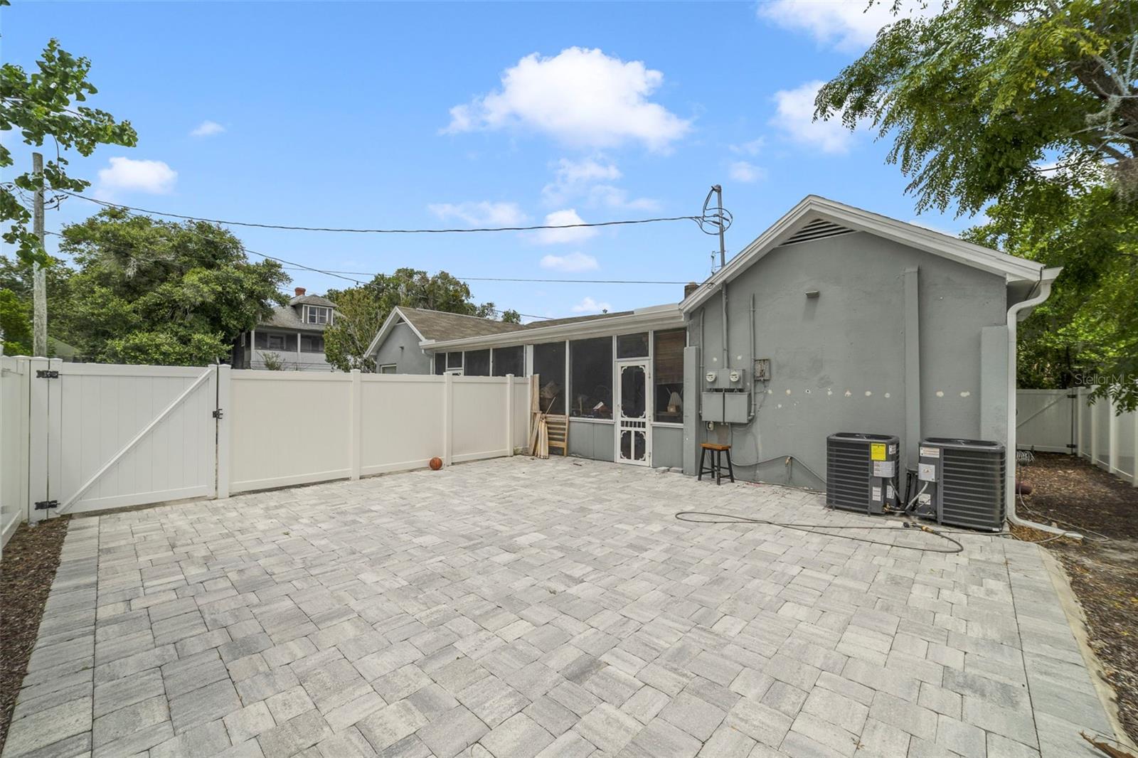 524 & 526 Sumner St Property Photo 22