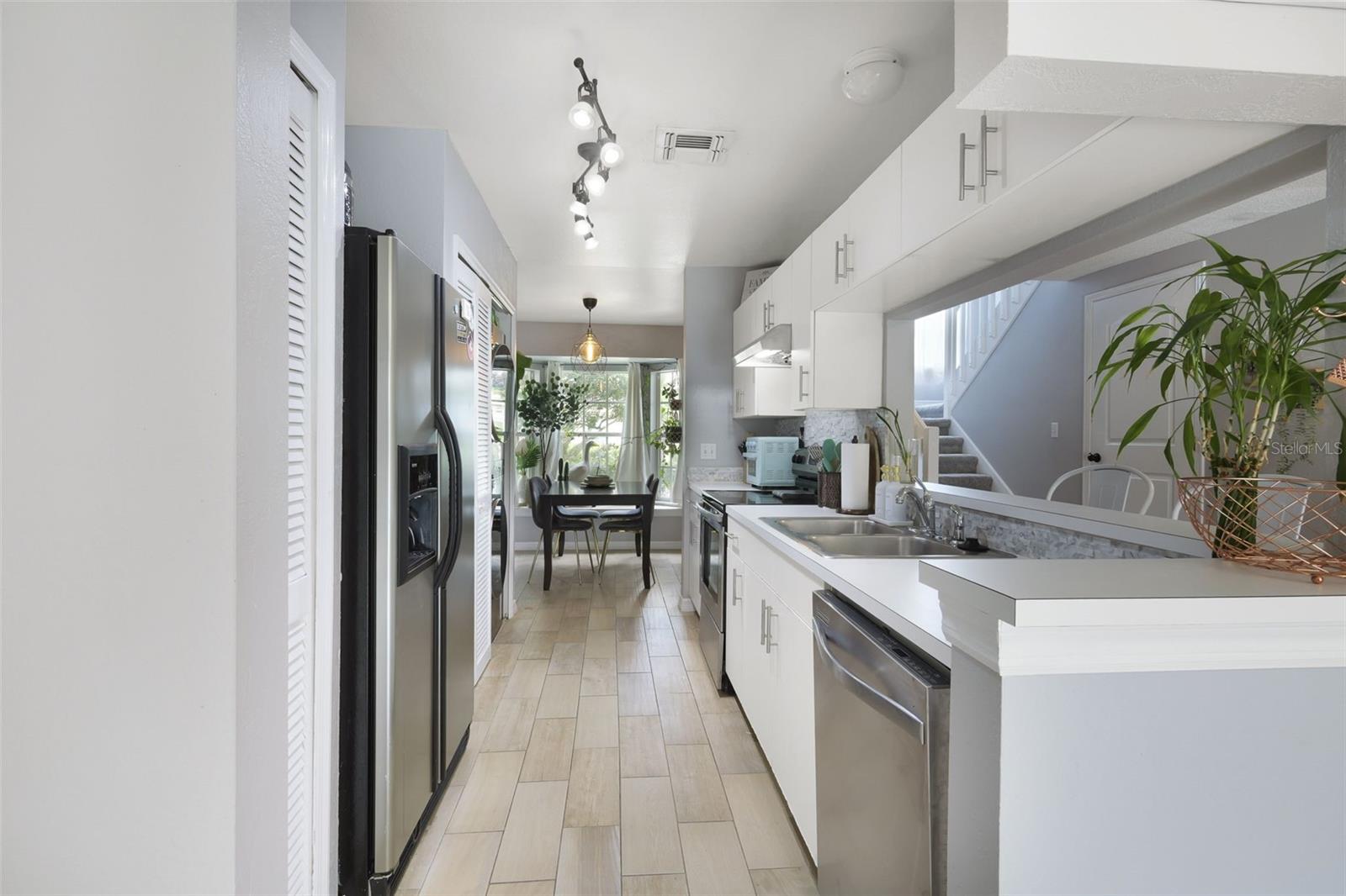 942 Sykes Ct #101 Property Photo 6