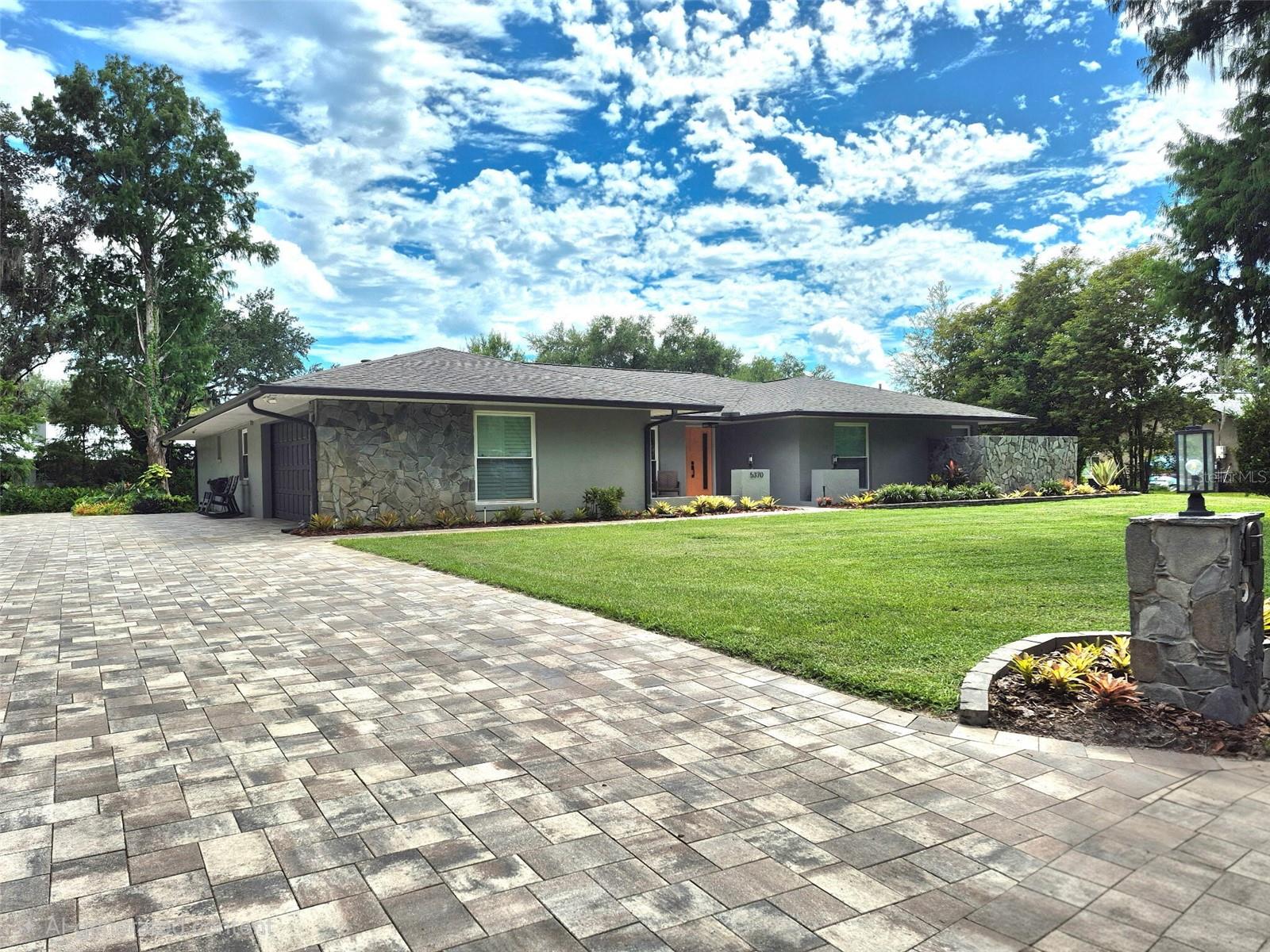 5370 Whispering Pine Cir Property Photo 1