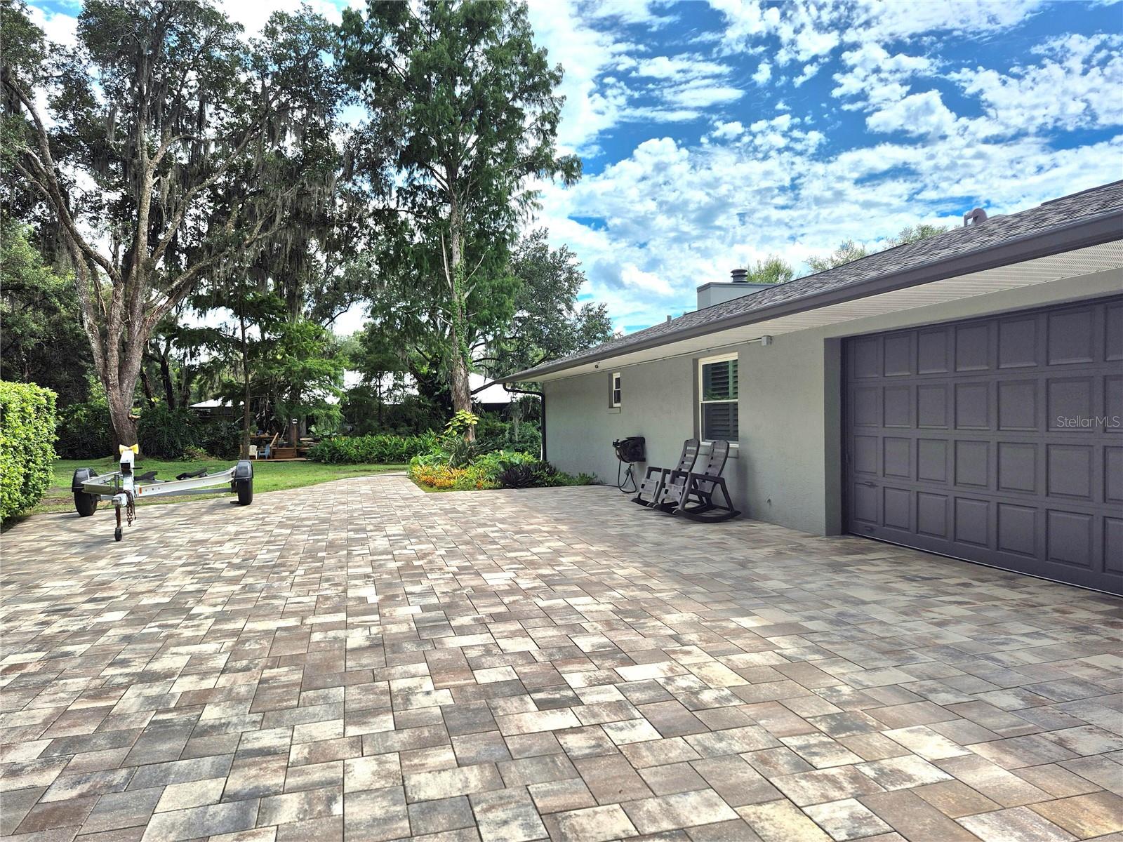 5370 Whispering Pine Cir Property Photo 7