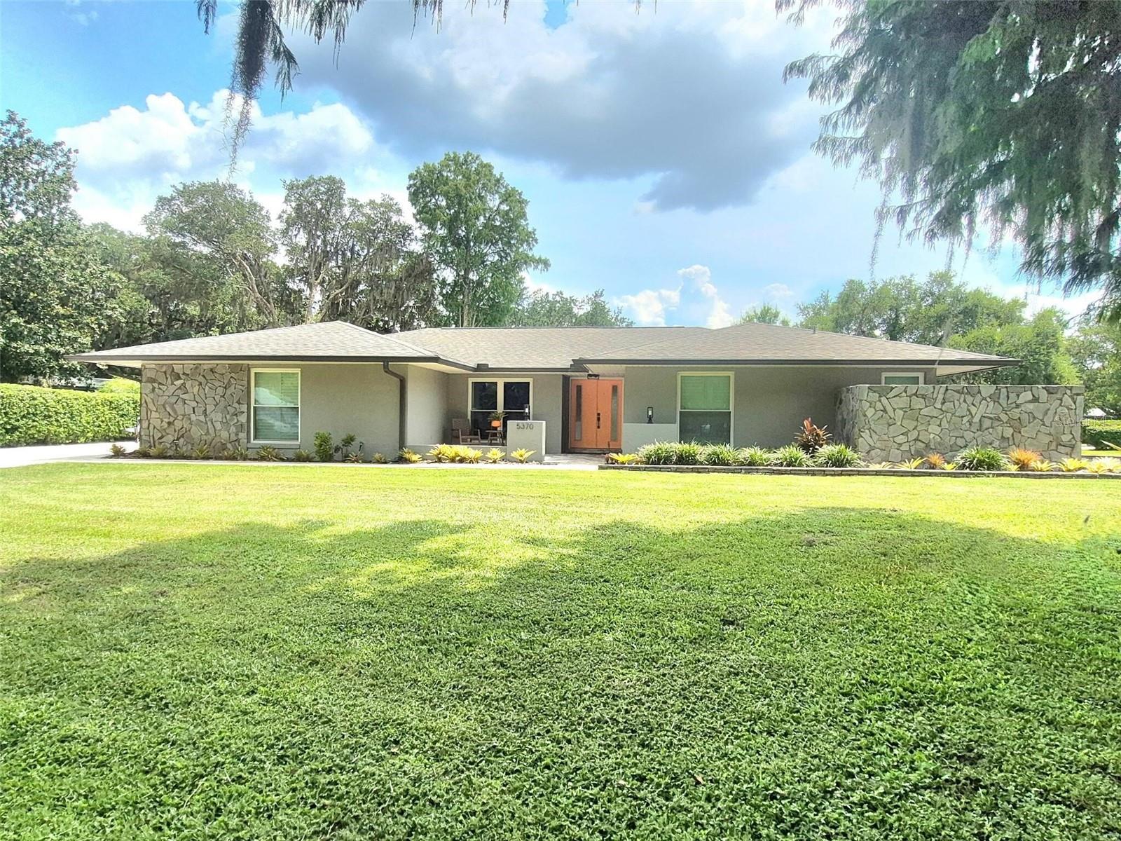 5370 Whispering Pine Cir Property Photo 9
