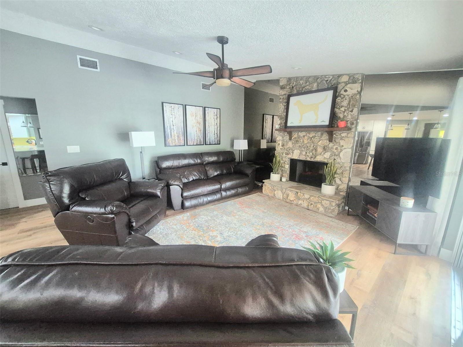5370 Whispering Pine Cir Property Photo 19