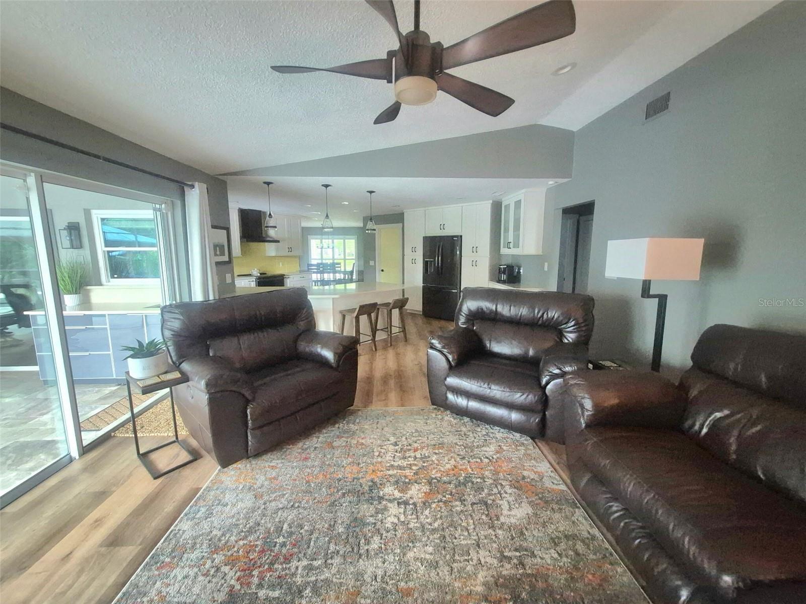 5370 Whispering Pine Cir Property Photo 20