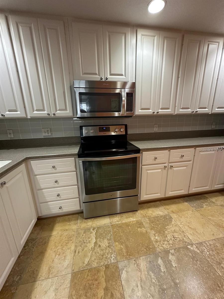 8523 Leatherleaf Ln Property Photo 6