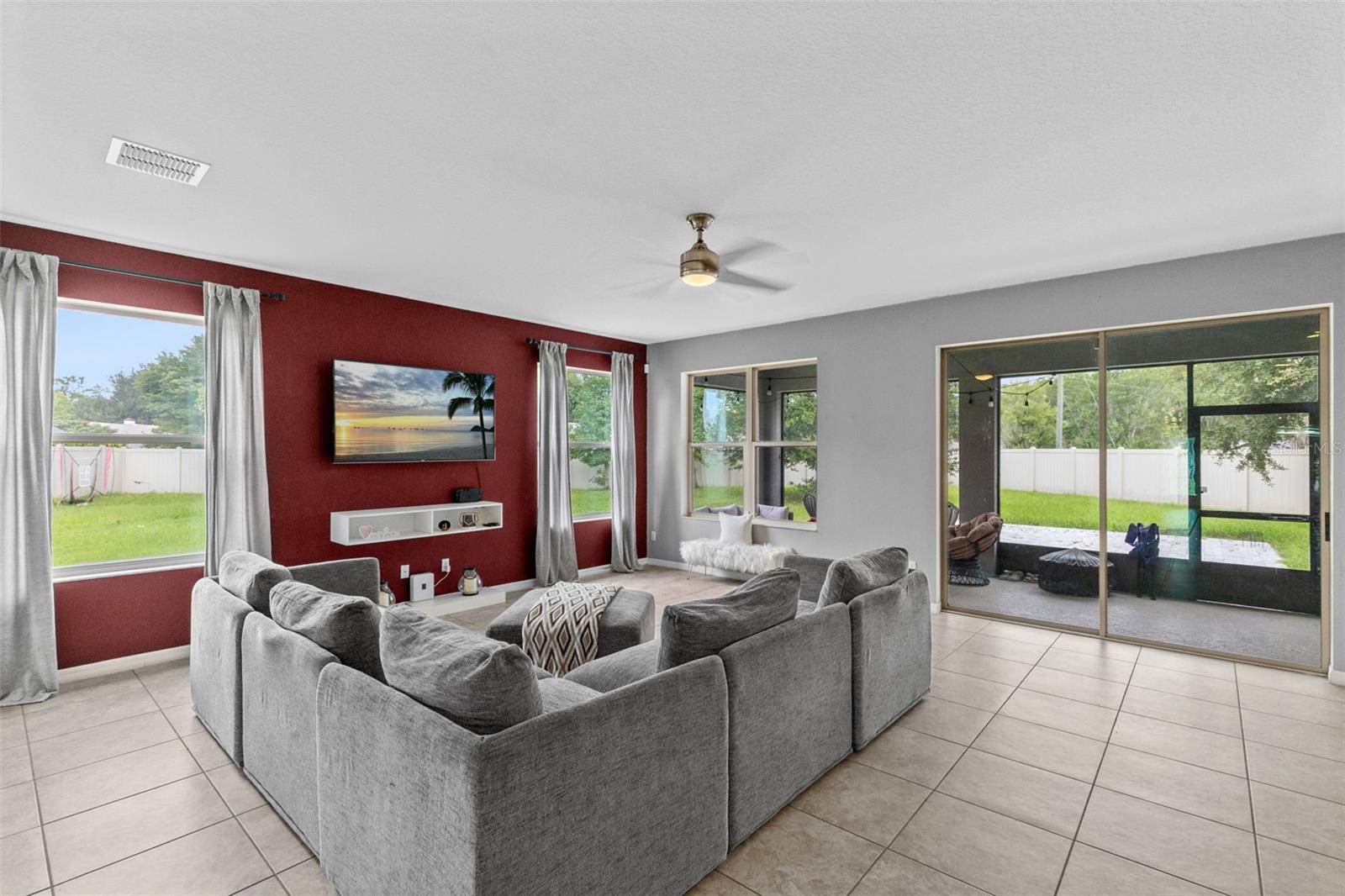1553 Pine Marsh Loop Property Photo 4