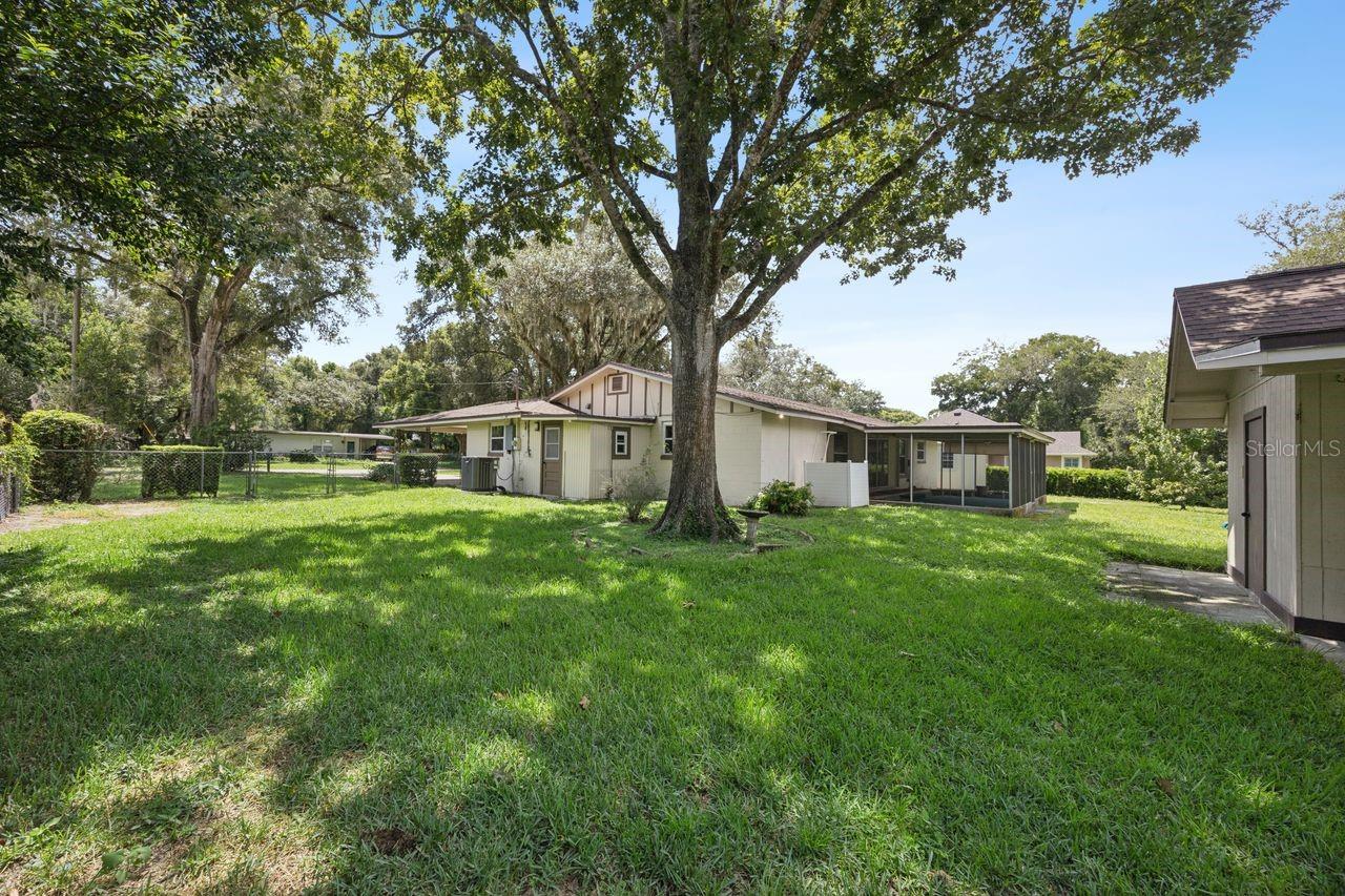 405 Oakhurst St Property Photo 43
