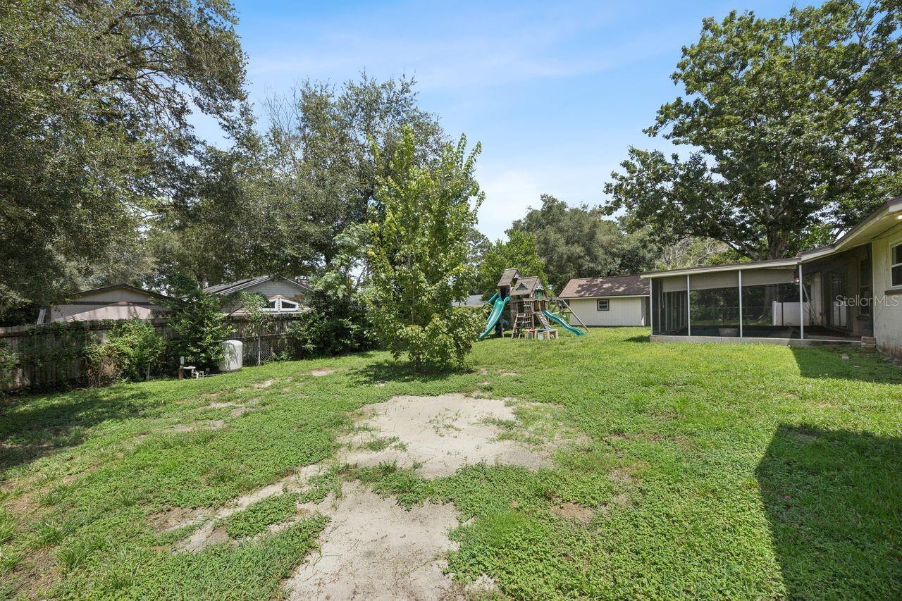 405 Oakhurst St Property Photo 45