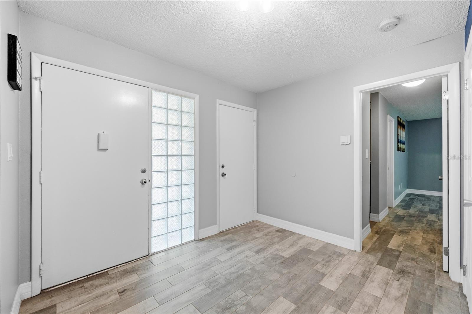 10702 William Tell Dr Property Photo 24