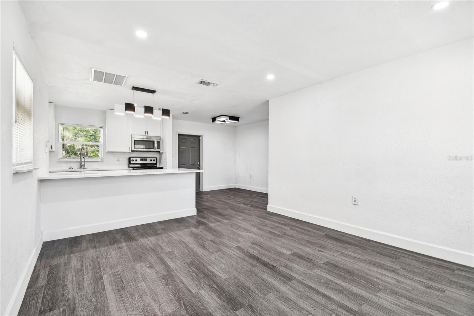 4853 Lanette St Property Photo 4