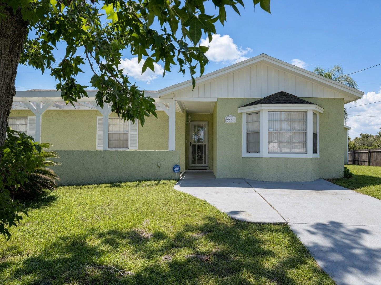 2777 Green Meadow Cir Property Photo 2